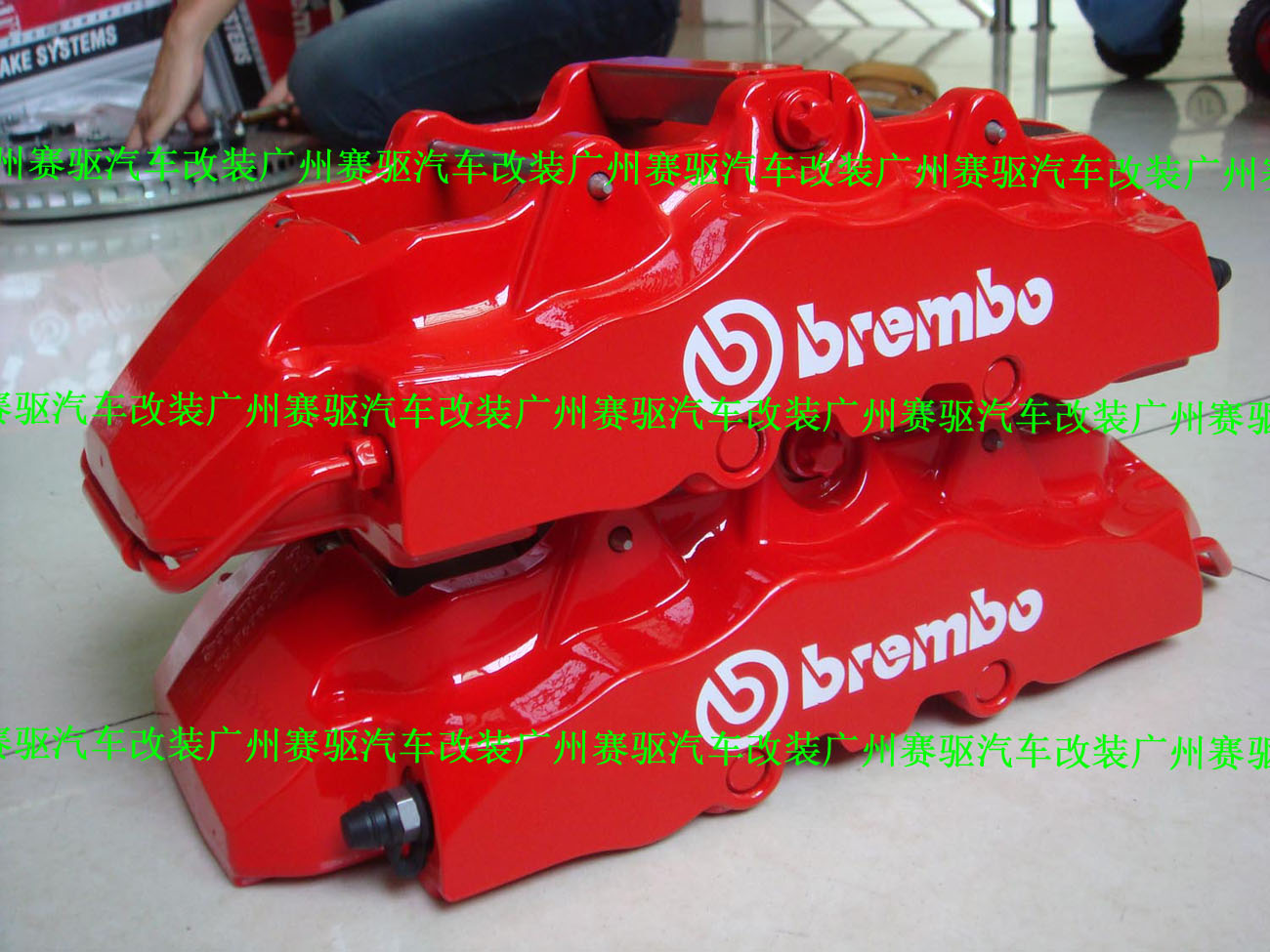 意大利BREMBO 红色8活塞竞技版卡钳 BREMBO GT版8活塞鲍鱼 大大提升刹车性能
