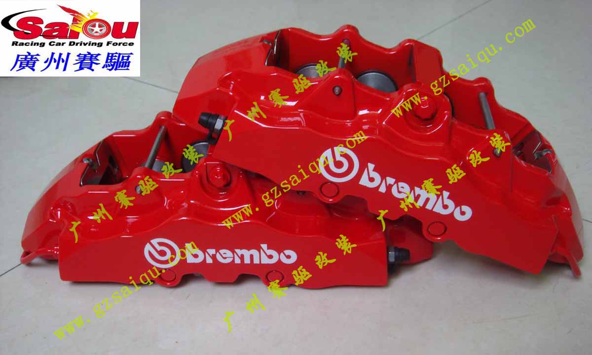 红色BREMBO GT8刹车卡钳